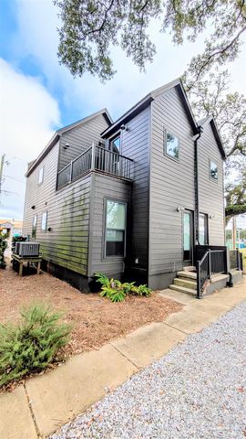 379 Clubbs St, Pensacola, FL 32502
