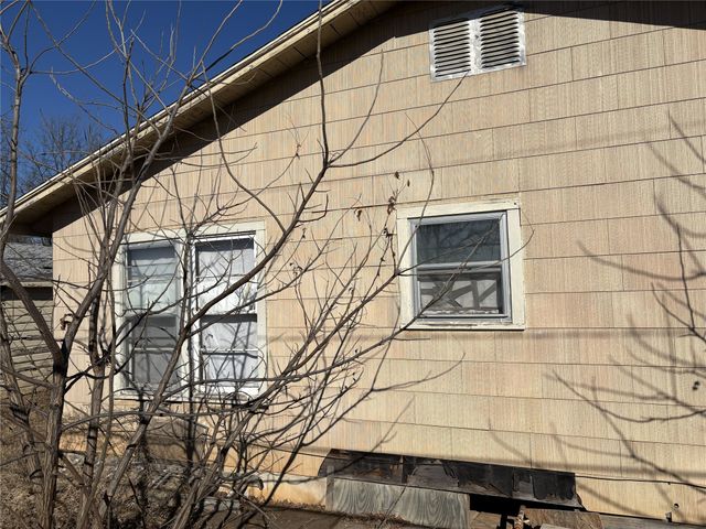 500 N Victory Street, Graham, TX 76450