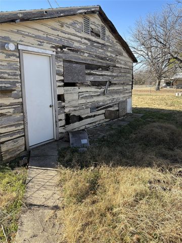 500 N Victory Street, Graham, TX 76450