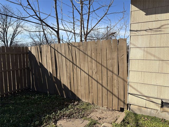 500 N Victory Street, Graham, TX 76450