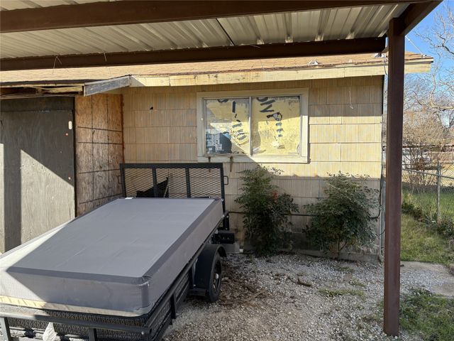 500 N Victory Street, Graham, TX 76450