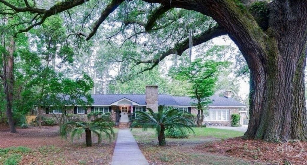 Image 1 of property listing at 5 Reynolds Circle, Savannah, GA 31405