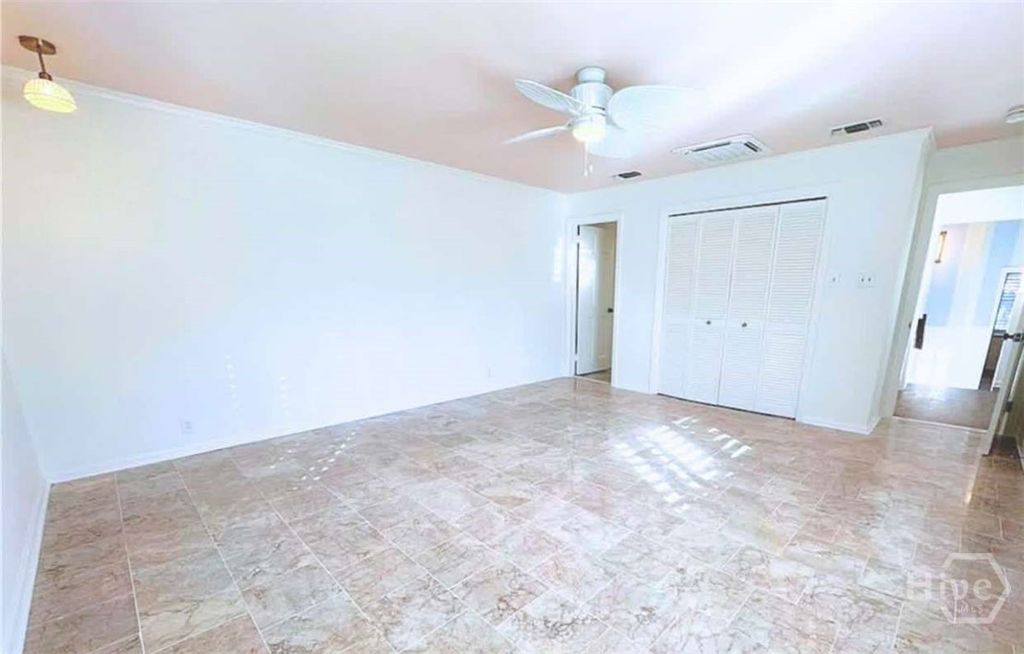 Image 13 of property listing at 5 Reynolds Circle, Savannah, GA 31405