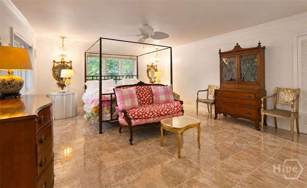 Image 14 of property listing at 5 Reynolds Circle, Savannah, GA 31405