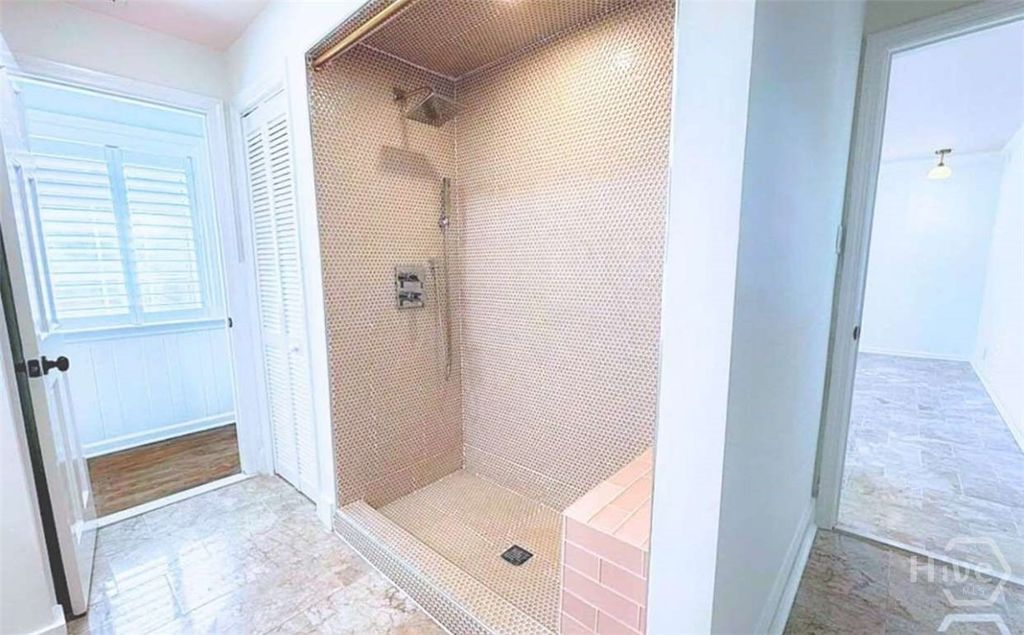 Image 15 of property listing at 5 Reynolds Circle, Savannah, GA 31405