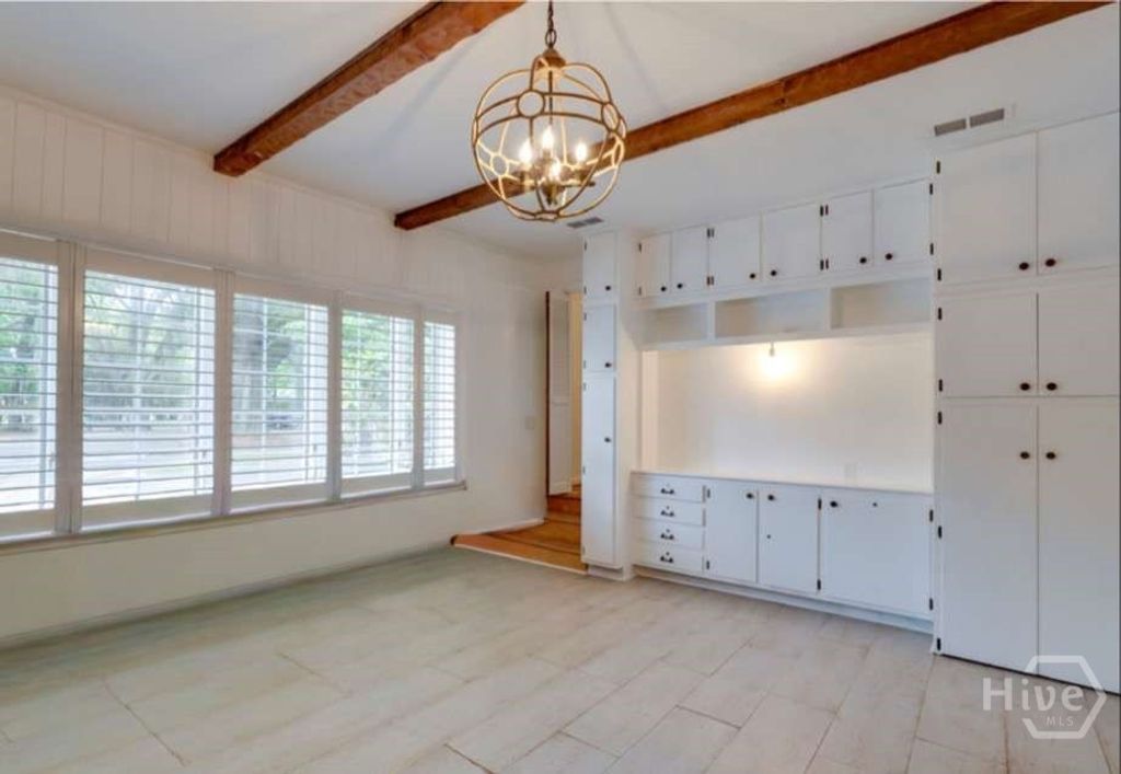 Image 17 of property listing at 5 Reynolds Circle, Savannah, GA 31405