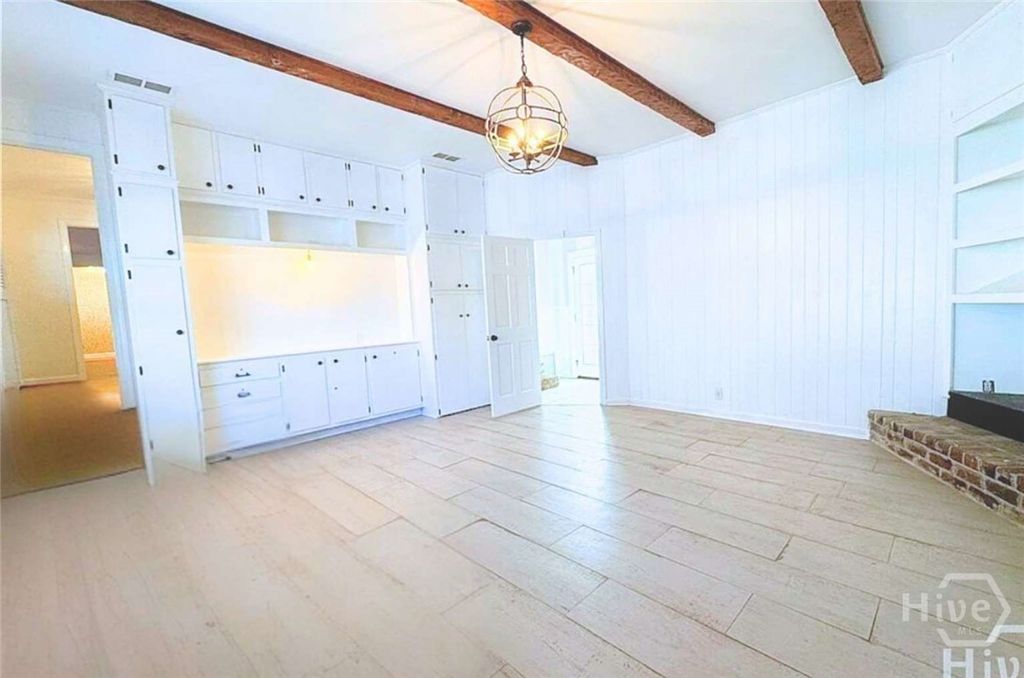 Image 19 of property listing at 5 Reynolds Circle, Savannah, GA 31405