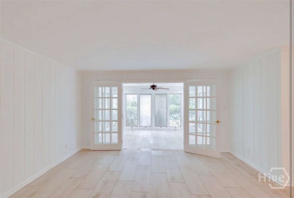 Image 7 of property listing at 5 Reynolds Circle, Savannah, GA 31405