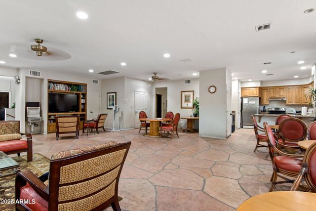 2233 E BEHREND Drive 211, Phoenix, AZ 85024