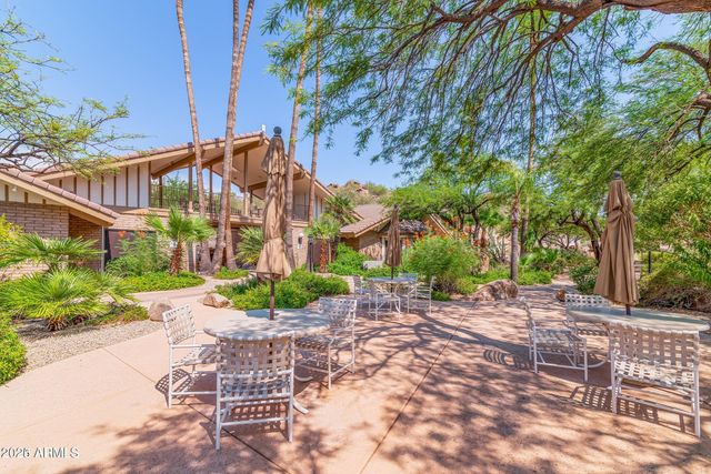 2233 E BEHREND Drive 211, Phoenix, AZ 85024