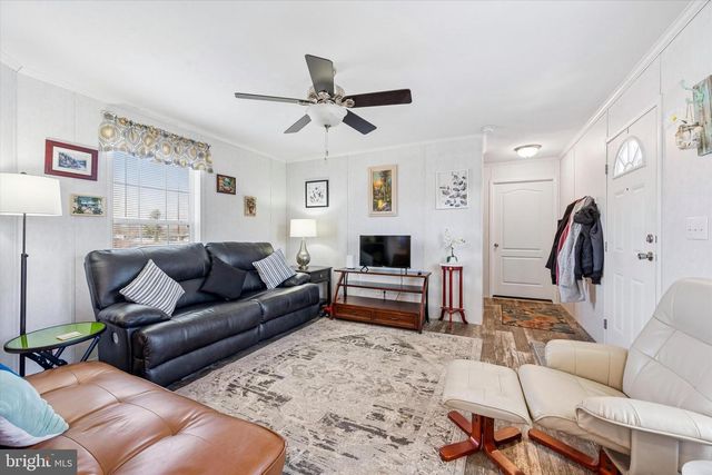 8 HILLTOP DR, West Grove, PA 19390