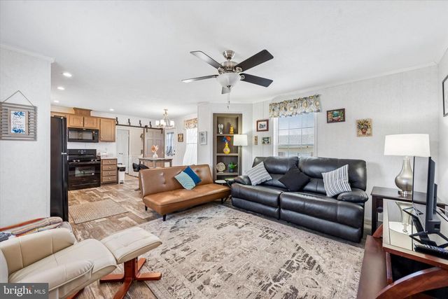 8 HILLTOP DR, West Grove, PA 19390