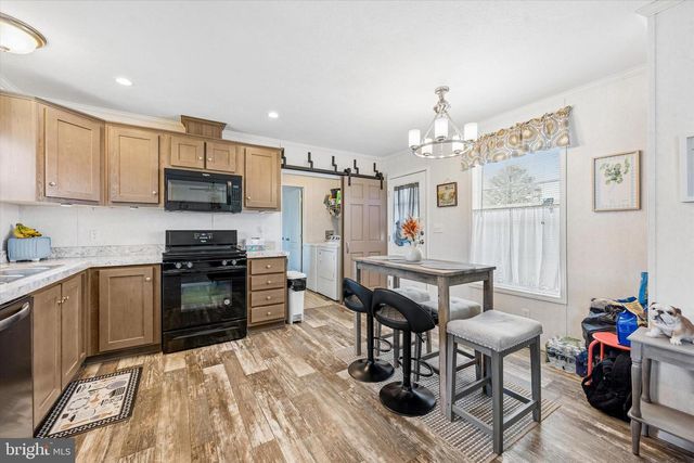 8 HILLTOP DR, West Grove, PA 19390