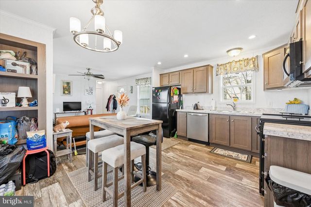 8 HILLTOP DR, West Grove, PA 19390