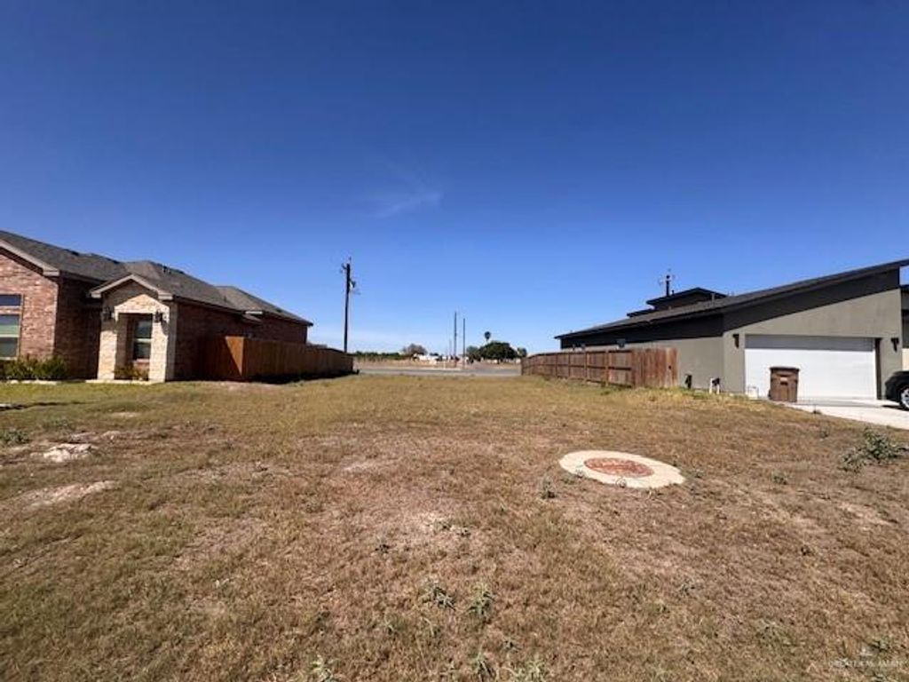 1001 E Costa Del Sol Avenue, Edinburg, TX 78542