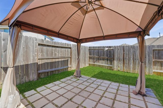 18846 Amaro Hills Drive, New Caney, TX 77357