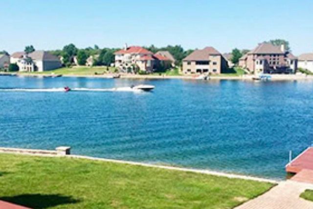 9187 Michigan Drive, Crown Point, IN 46307