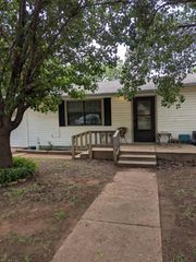 709 N YOSEMITE STREET, Iowa Park, TX 76367