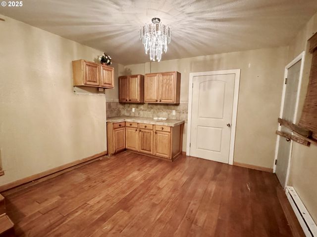 18503 Ne COUCH St, Portland, OR 97230