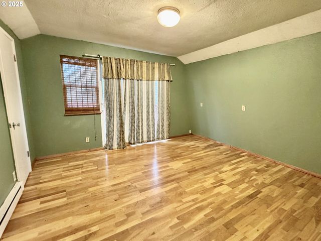 18503 Ne COUCH St, Portland, OR 97230