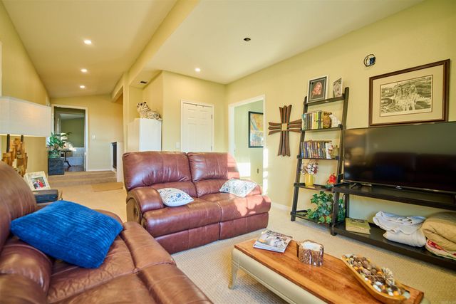 2 Goti Drive, Cherokee Village, AR 72529