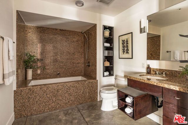 130 S Hewitt Street 25, Los Angeles, CA 90012