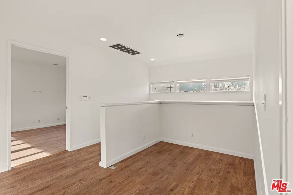 Image 17 of property listing at 2951 Lincoln Boulevard, Santa Monica, CA 90405