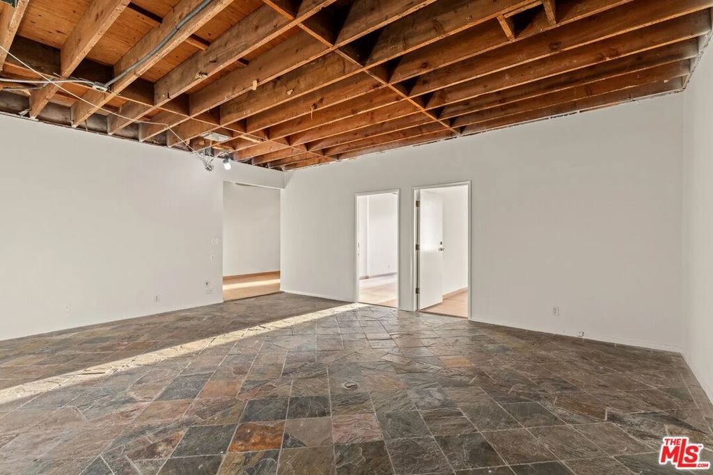 Image 22 of property listing at 2951 Lincoln Boulevard, Santa Monica, CA 90405