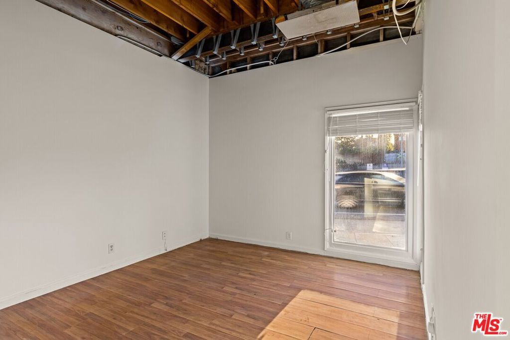 Image 26 of property listing at 2951 Lincoln Boulevard, Santa Monica, CA 90405