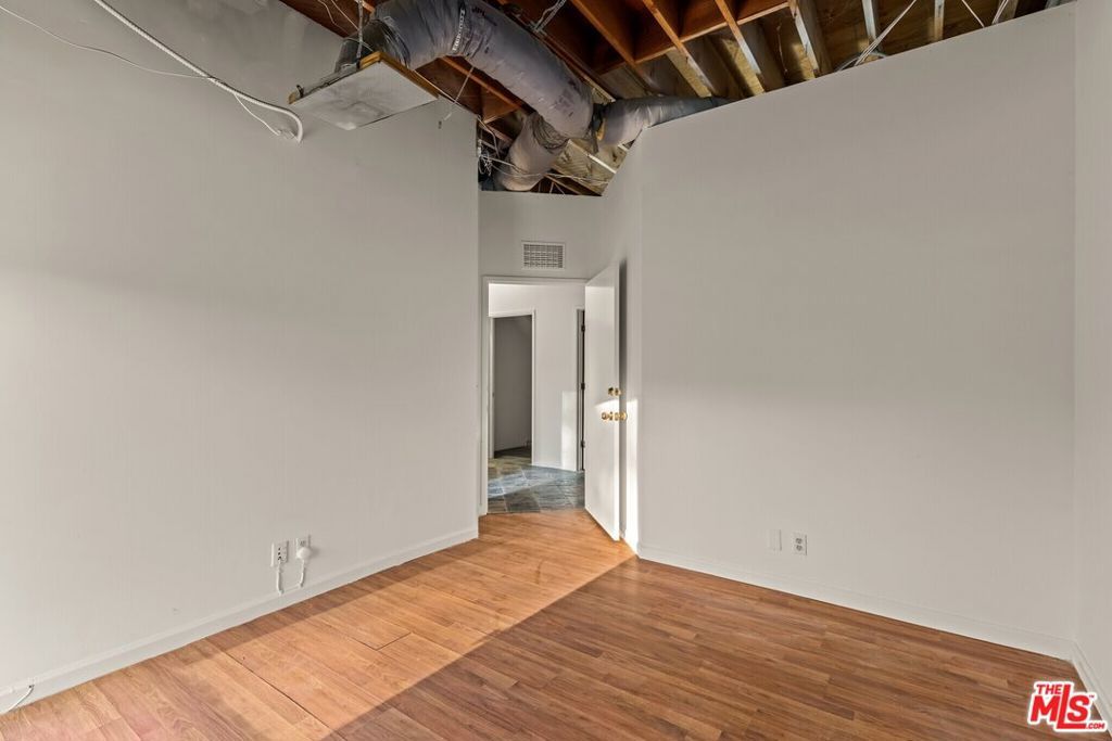 Image 27 of property listing at 2951 Lincoln Boulevard, Santa Monica, CA 90405