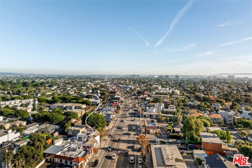 Image 9 of property listing at 2951 Lincoln Boulevard, Santa Monica, CA 90405