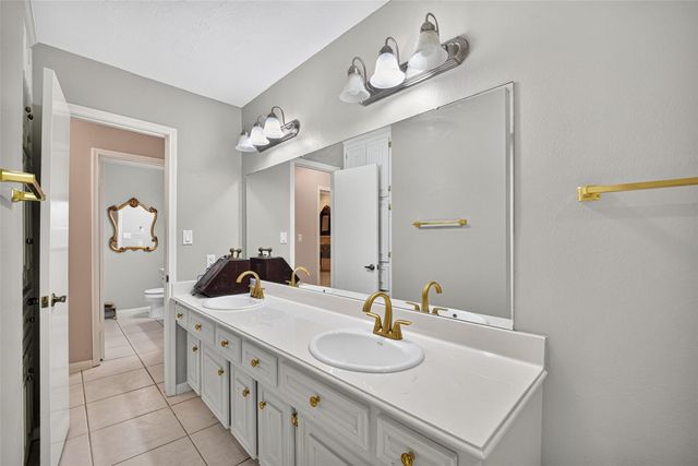 16403 Glenshannon Drive, Houston, TX 77059