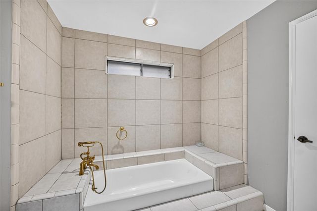 16403 Glenshannon Drive, Houston, TX 77059