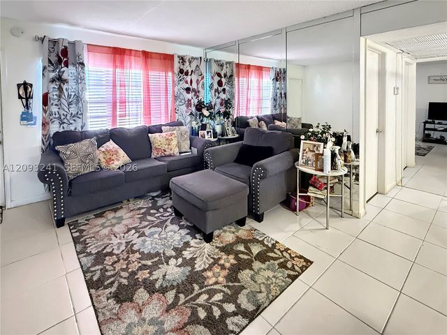 10184 Twin Lakes Dr 13-D, Coral Springs, FL 33071