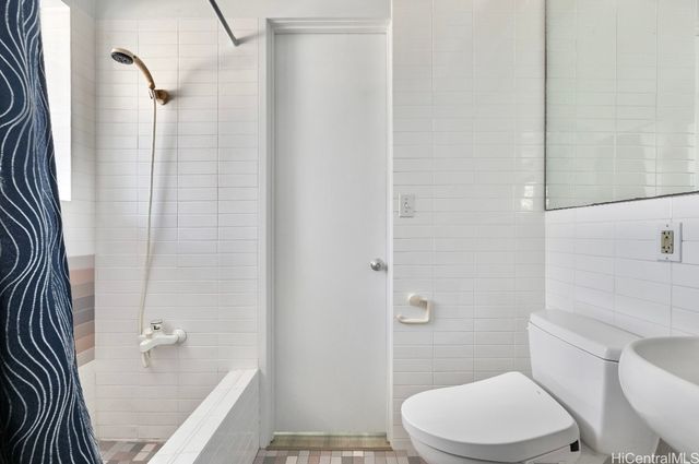 4305 Kaikoo Place, Honolulu, HI 96816