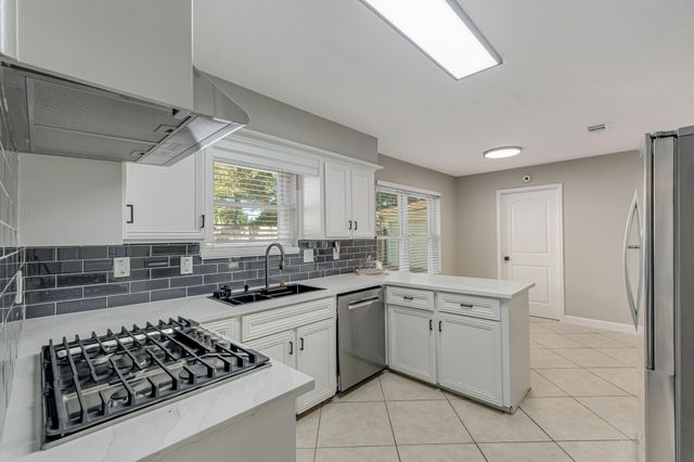 3806 Millbridge Drive, Houston, TX 77059