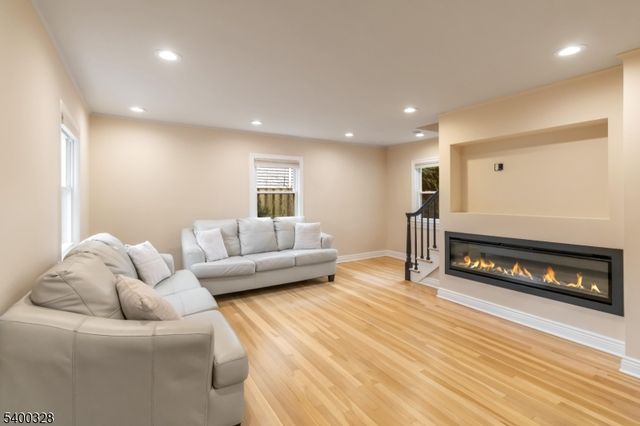 31 Sherman Ave, Hawthorne Boro, NJ 07506