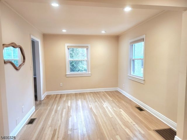 31 Sherman Ave, Hawthorne Boro, NJ 07506