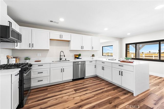 41331 20th Street W, Palmdale, CA 93551