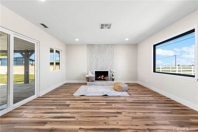 41331 20th Street W, Palmdale, CA 93551