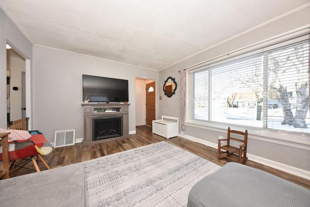 135 S 81st STREET, Milwaukee, WI 53214