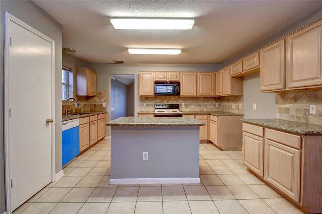 2114 Whirlaway Drive, Stafford, TX 77477
