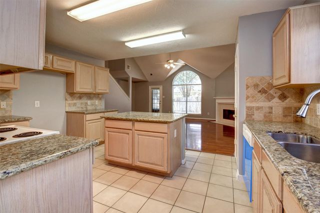 2114 Whirlaway Drive, Stafford, TX 77477