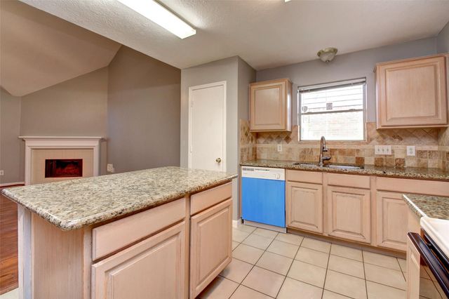 2114 Whirlaway Drive, Stafford, TX 77477