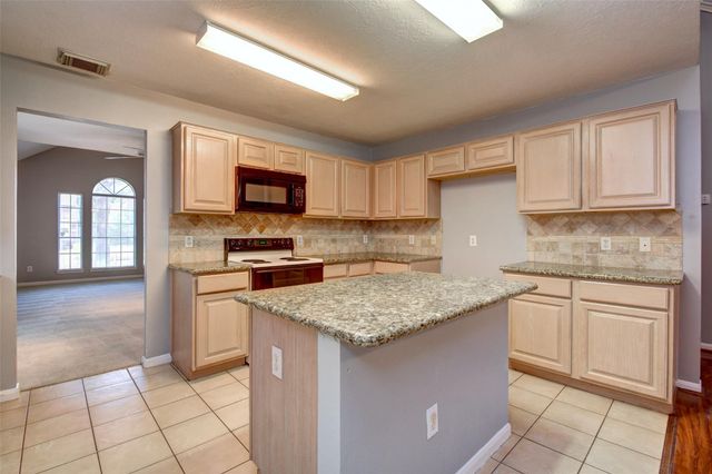 2114 Whirlaway Drive, Stafford, TX 77477