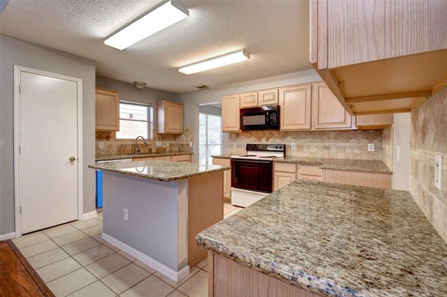 2114 Whirlaway Drive, Stafford, TX 77477