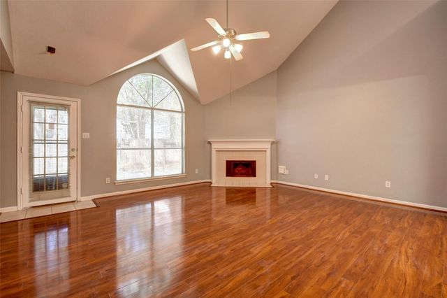 2114 Whirlaway Drive, Stafford, TX 77477