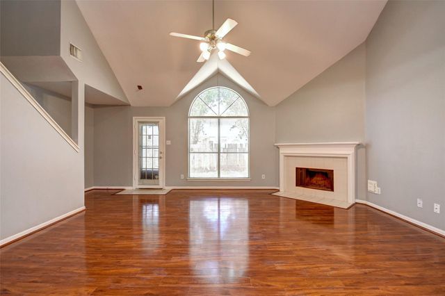 2114 Whirlaway Drive, Stafford, TX 77477