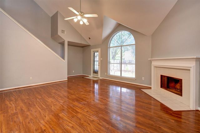 2114 Whirlaway Drive, Stafford, TX 77477