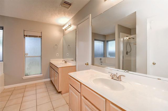 2114 Whirlaway Drive, Stafford, TX 77477